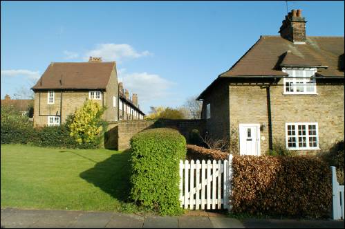 24 Asmuns Place (corner)